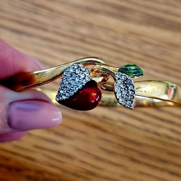 JUICY COUTURE Vintage Crystal Strawberry Heart Hinged Bracelet BOLD ACCESSORIES! - Picture 4 of 9